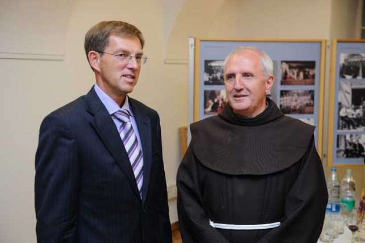 Pred obiskom pri papežu se bo Cerar danes srečal s slovenskimi škofi