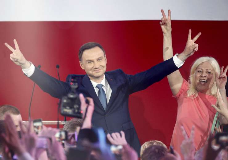 Na poljskih predsedniških volitvam zmaga Andrzeju Dudi