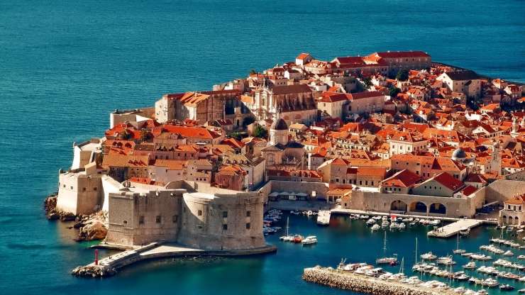 Arabski šejk zapravil skoraj 50.000 evrov za nočno zabavo v Dubrovniku