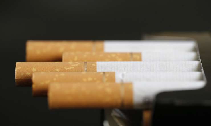 Tobačni koncerni v Kanadi obsojeni na več milijardno odškodnino