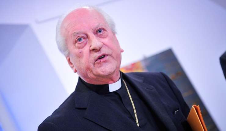 Kardinal Rode umaknil tožbo proti Delovemu novinarju Karbi