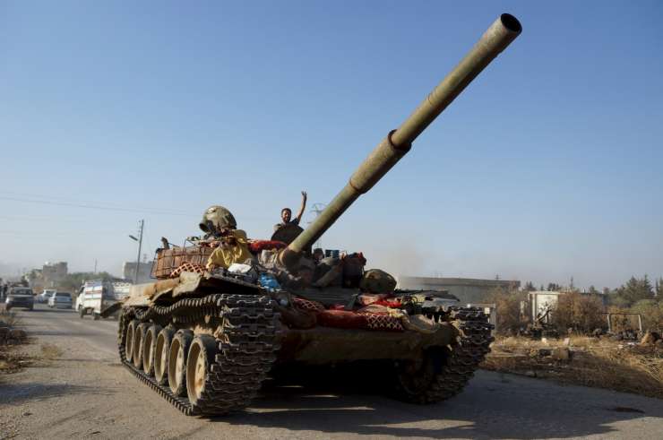 Uporniki zasedli pomembno oporišče vojske na jugu Sirije