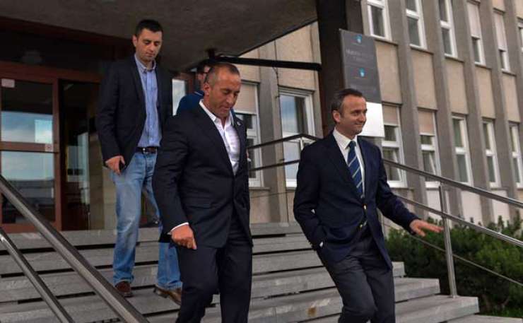 Sodišče Haradinaju vrnilo potni list 