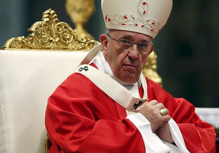 Papež 46 novim nadškofom, med njimi tudi Zoretu, podelil palije