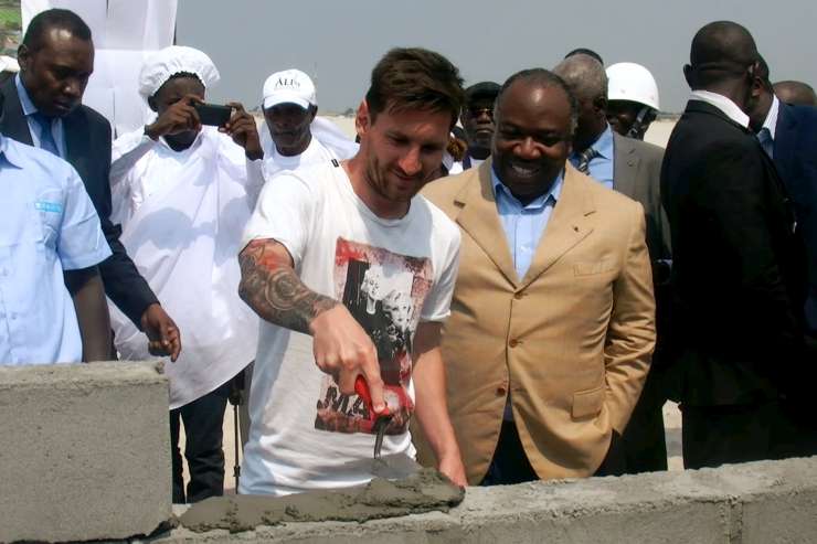 V Gabonu že ukradli Messijeve kamne