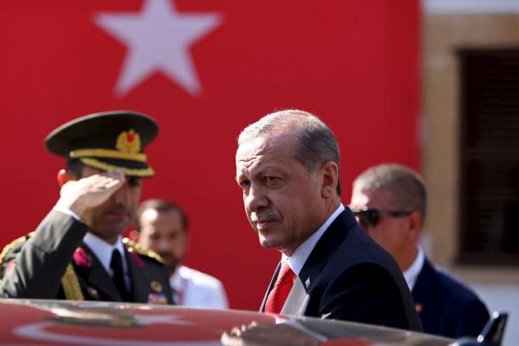 Erdogan grozi ZDA: Zaprl bom ameriška oporišča v Turčiji