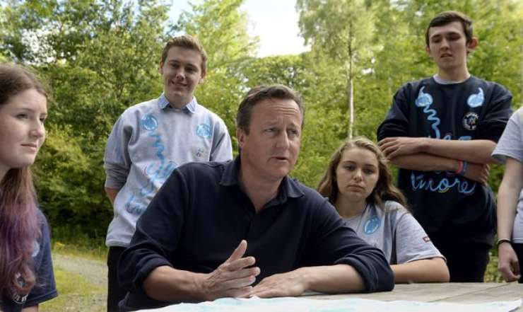 Cameron odločen preprečiti "vdiranje" migrantov v Veliko Britanijo