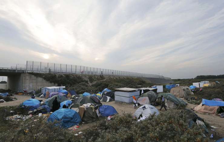 V Calaisu danes podpis sporazuma glede migrantov