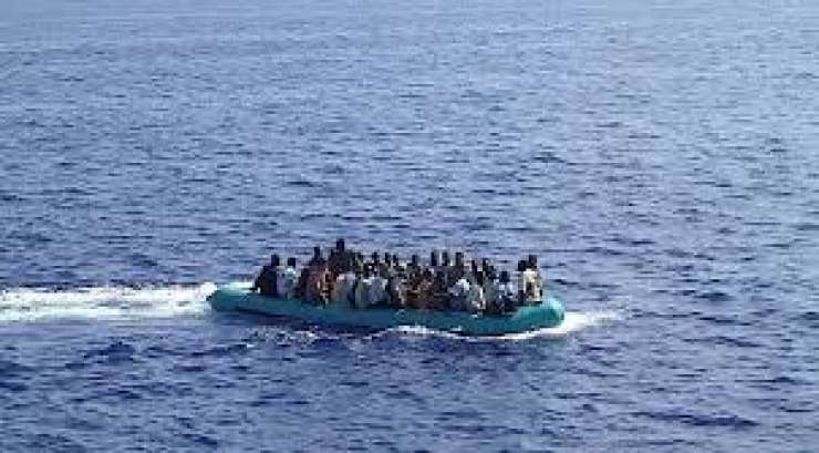 Številne žrtve nesreč dveh plovil z migranti v Sredozemlju