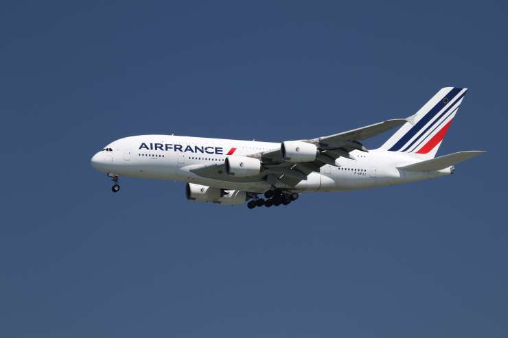 Grozljivo odkritje v podvozju letala Air France: našli so truplo desetletnega otroka