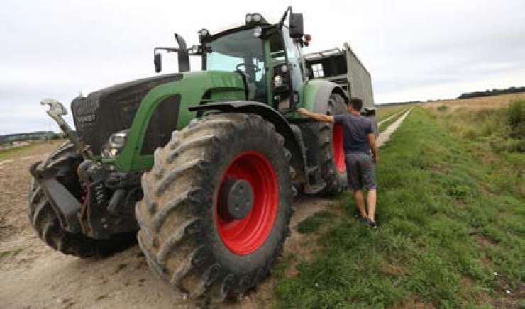 Dr. Aleš Kuhar: subvencije so poganjale nakupe traktorjev