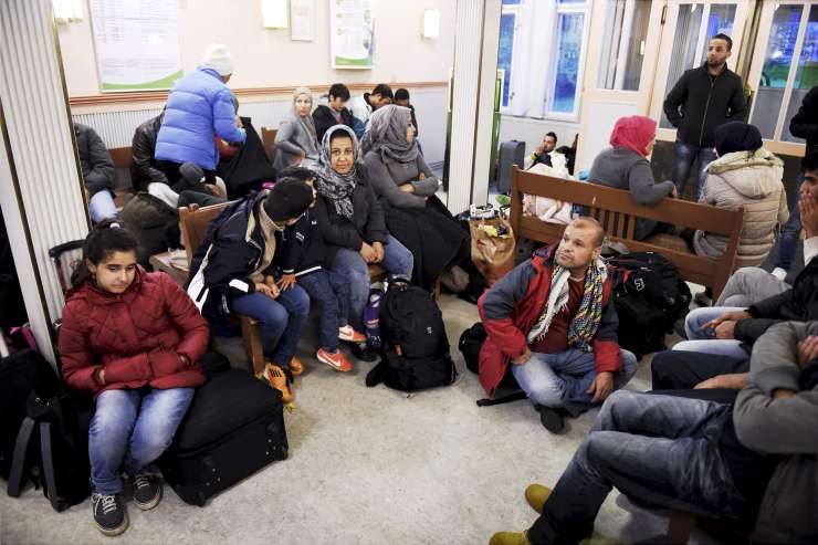 Finska krepi nadzor nad migranti na meji s Švedsko