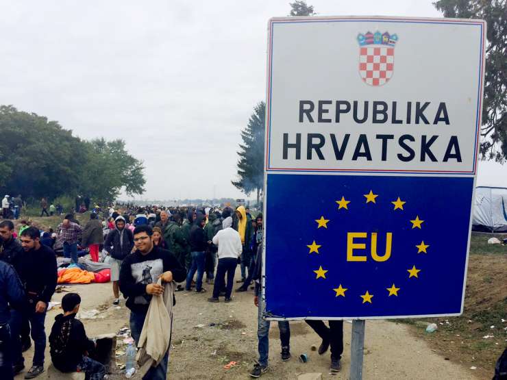 Srbi ponoreli zaradi hrvaškega zaprtja meje: Srbija je bila "brutalno napadena" 