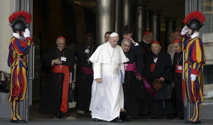 Papež škofom na sinodi: Cerkev ni muzej, je prostor napredka