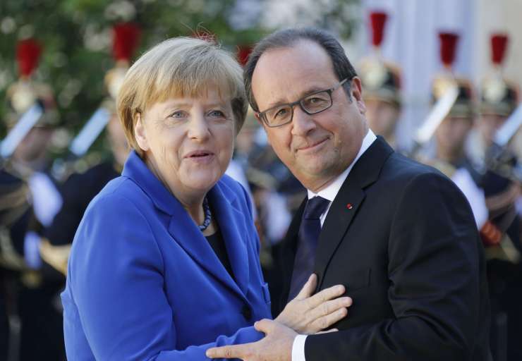 Merklova in Hollande bosta skupaj nagovorila evropske poslance