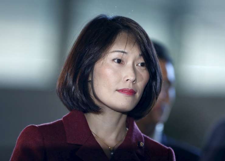 V novi japonski vladi tudi bivši rokoborec in TV voditeljica