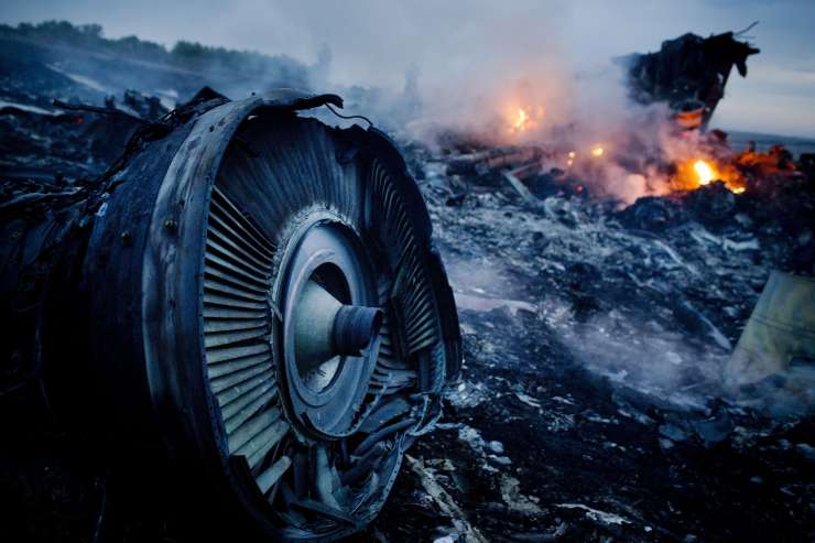 EU in Nato pozivata Rusijo, naj prevzame odgovornost za sestrelitev leta MH17; Kremelj krivdo zavrača