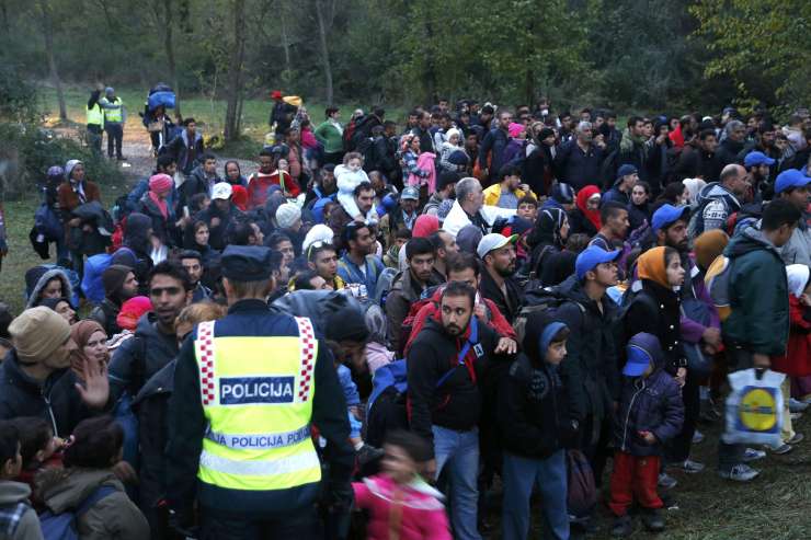 Hrvaški "plan C": begunce bodo preusmerjali proti Sloveniji