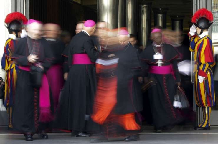 V Vatikanu ogorčeni: Cerkev se prikazuje, kot da je pred bankrotom, v njej pa je večina duhovnikov pedofilov