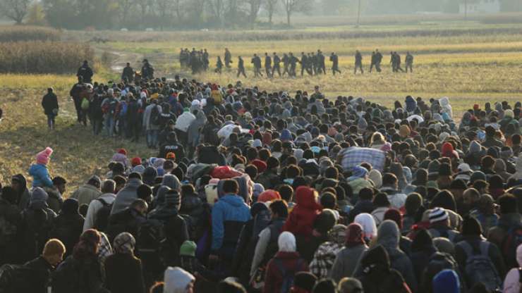 V Dobovo danes prišlo že več kot 4000 beguncev