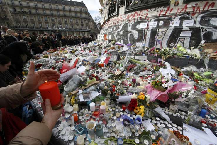 Zaradi napadov v Parizu utihnila glasba po Evropi