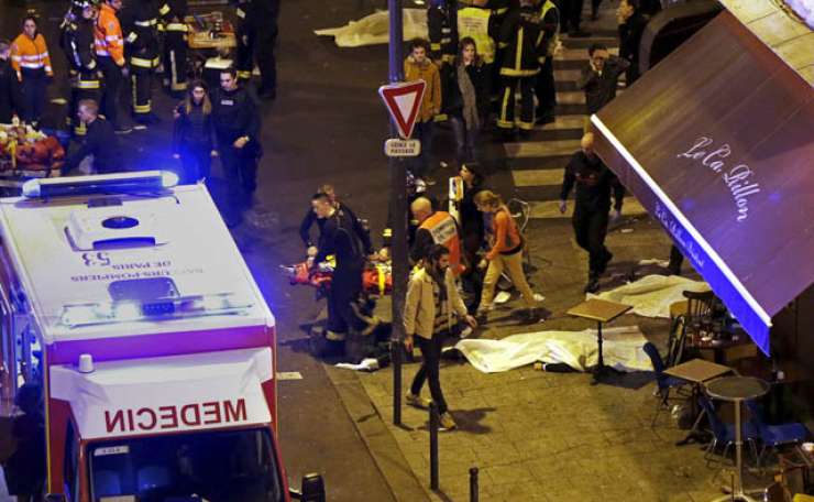 Potrjen še deveti napadalec v Parizu, na begu naj bi bila dva