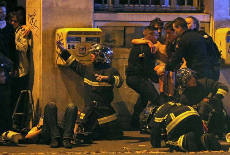 Število smrtnih žrtev napadov v Parizu naraslo na 130