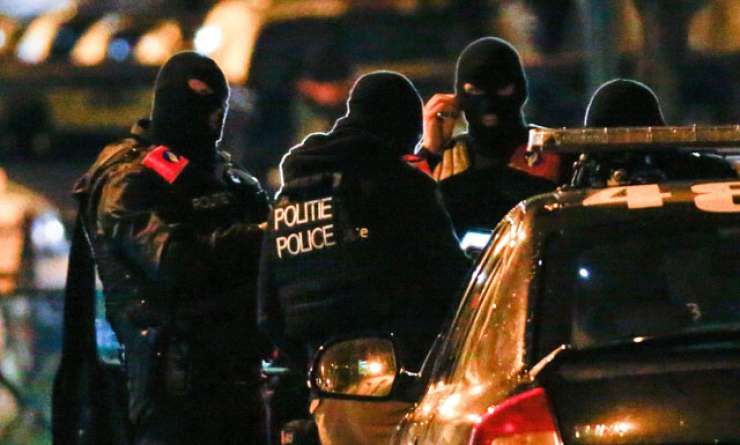 V Bruslju aretirali 16 terorističnih osumljencev, Molenbeeku tudi streljanje