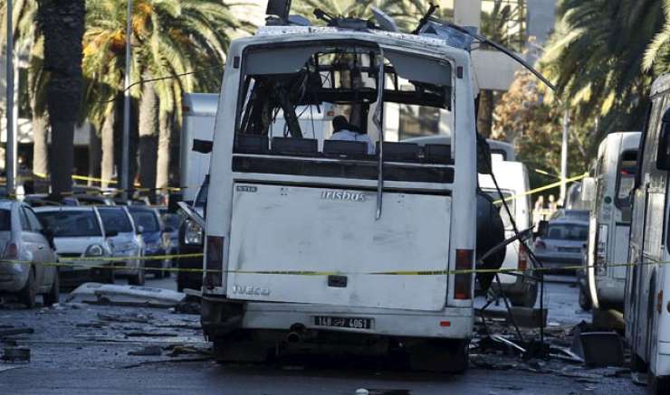Islamska država prevzela odgovornost za samomorilski napad v Tunisu