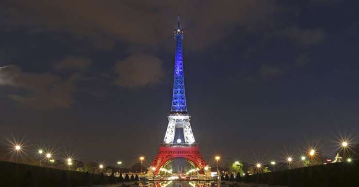 V Parizu danes osrednja žalna slovesnost po napadih
