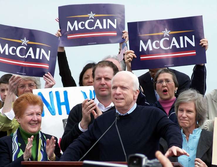 Ameriški senator McCain si želi 100.000 tujih in ameriških borcev proti Islamski državi