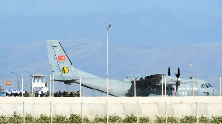 Turčija je truplo sestreljenega pilota dostavila v Rusijo