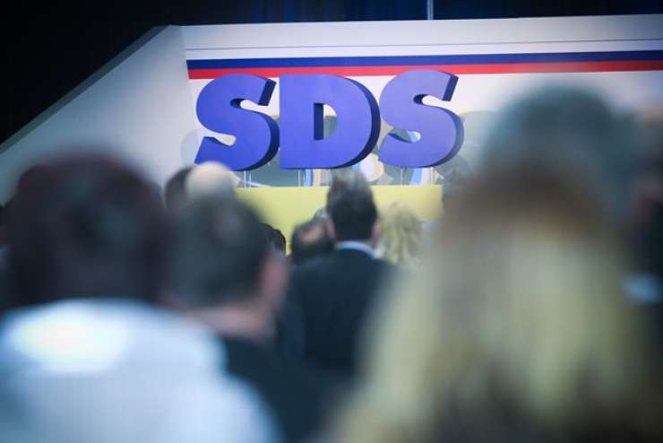 SDS se že pripravlja na volitve: "Ta vlada se čudno obnaša"