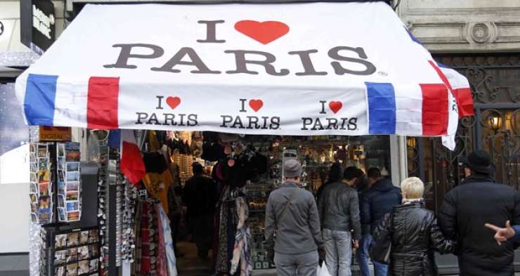 Francozi po napadih turiste privabljajo z akcijo #ParisWeLoveYou