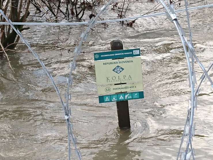 Poplave: reka Kolpa se je že začela razlivati v zgornjem toku