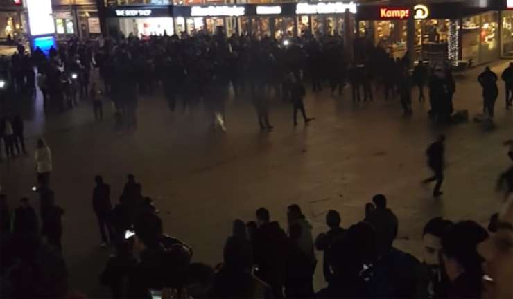 Deželni minister besen na policijo: Migranti so skoraj izključni krivci za silvestrske napade v Kölnu