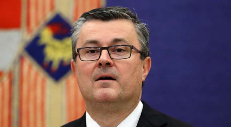 Orešković predstavil vlado; v ministrski ekipi tudi bivša nuna