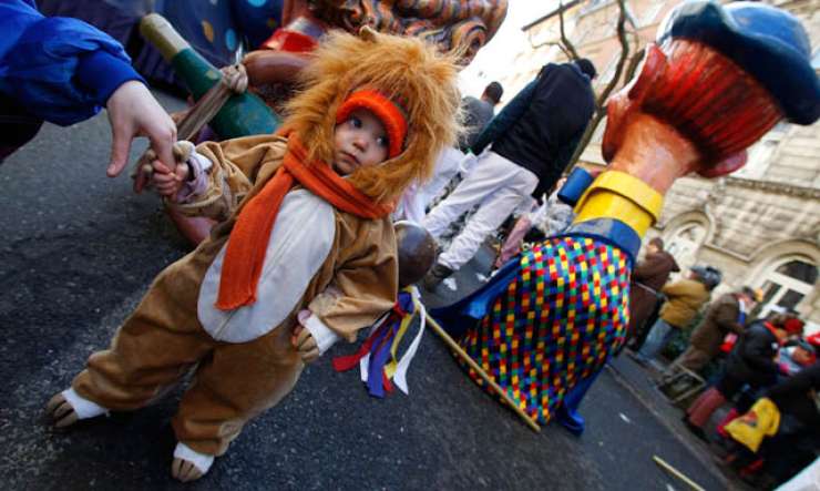 Zaradi groženj "nevernikom" je mesto odpovedalo pustni karneval