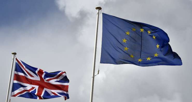 Tusk svari: EU lahko zaradi brexita razpade