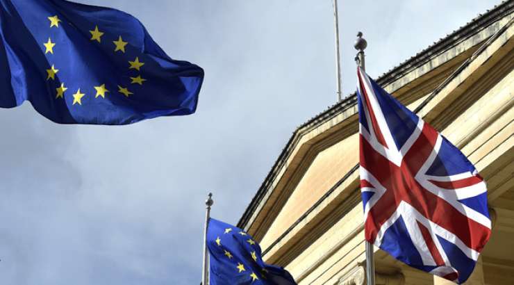 EU s soglasno podporo novi ureditvi za Veliko Britanijo v EU