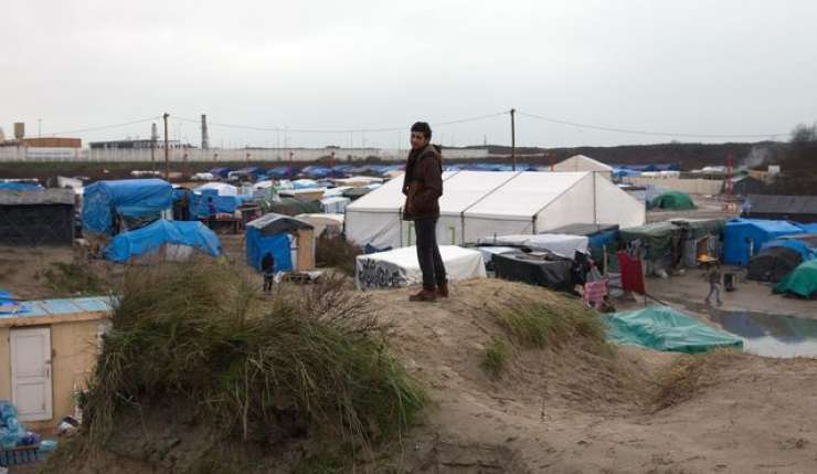 Francozi imajo kaosa dovolj, "džunglo" v Calaisu so začeli prazniti