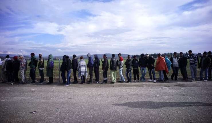 Avstrijska ministrica Grku v Bruslju namignila, naj o azilu in migrantih raje poučuje Atene