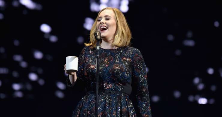 Adele je v Belfastu začela svetovno turnejo