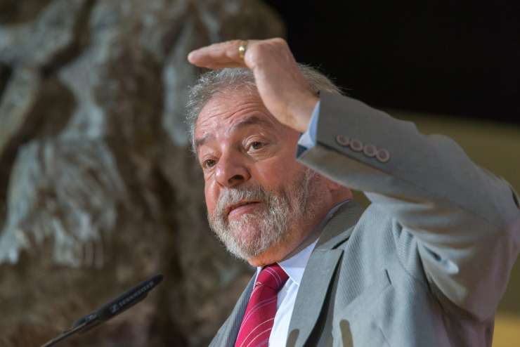 Bivši brazilski predsednik Lula da Silva naj bi bil izpuščen iz zapora