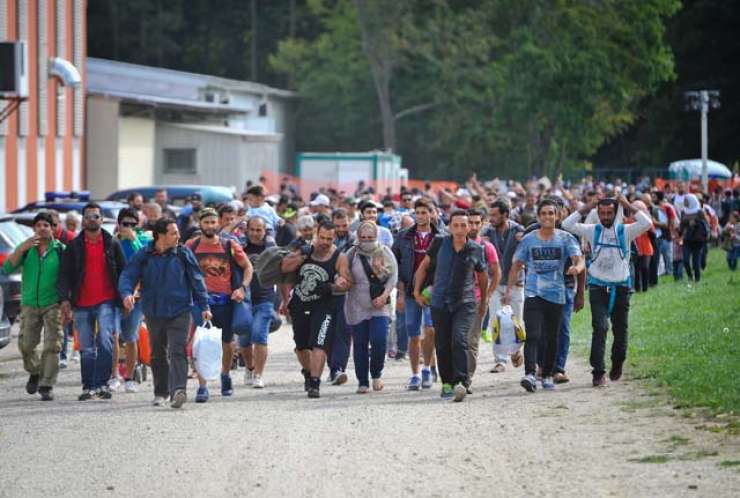 Avstrijski Der Standard: Voditelji EU naj bi se dogovarjali o zaprtju balkanske migrantske poti