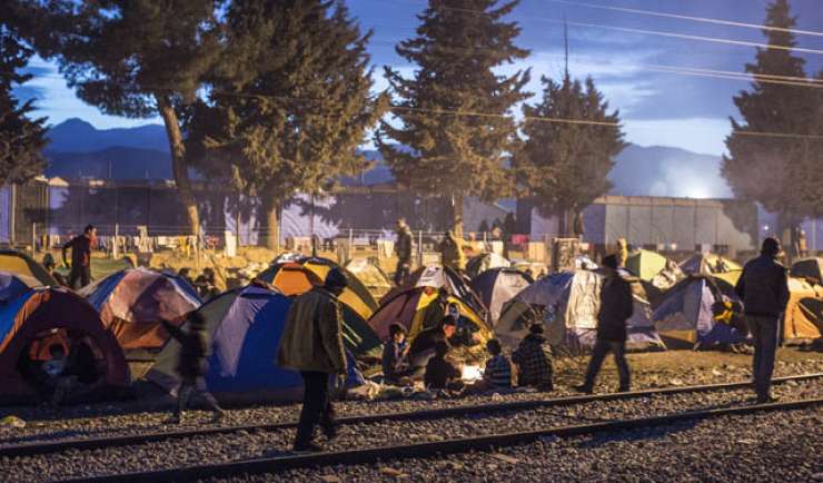 V Grčiji obtičalo že 46.000 migrantov