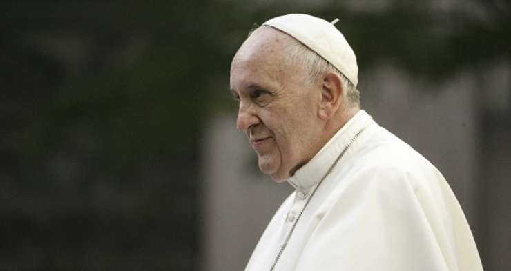 Papež se je srečal z deklico, ki ji grozi izguba vida in sluha