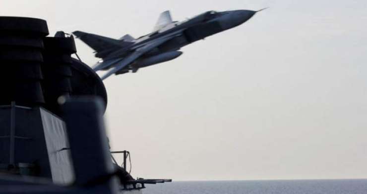 Ruska letala izzivala ameriško vojaško ladjo