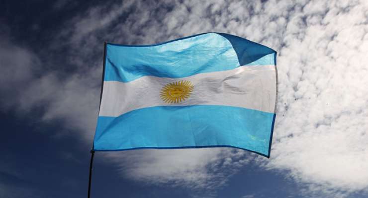 Zanimanje za prve obveznice Argentine po 15 letih doseglo skoraj 70 milijard dolarjev 