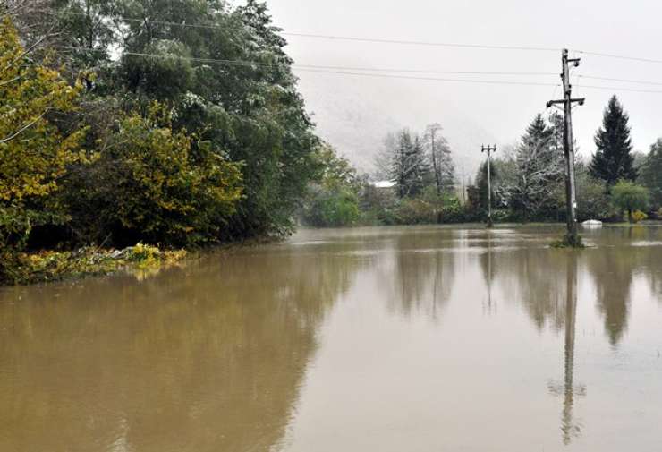 Pozor: narasle reke lahko poplavljajo